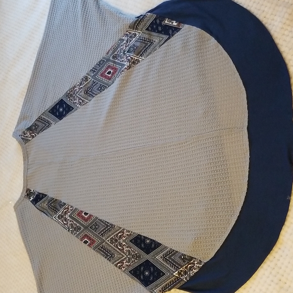 Umgee scarf print waffle knit top - Picture 6 of 7